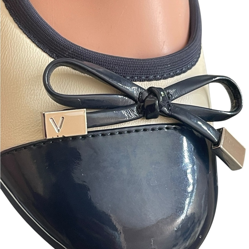 Vionic Minna Two-Tone Ballet Flat in Beige and Navy Patent minimalist size 6 - Picture 9 of 14